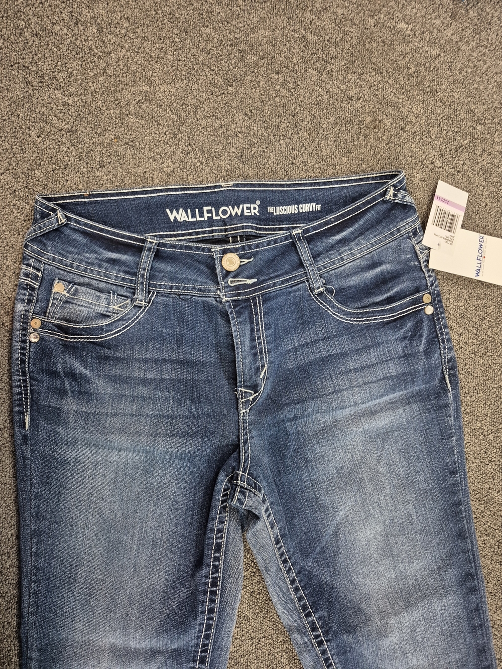 Wallflower Luscious Curvy Fit Bootcut Jeans Size 11 Medium Wash Insta Stretch - Picture 2 of 7